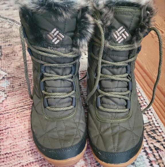 Lace Up Faux Fur Green Winter Boots - Picture 2 of 3